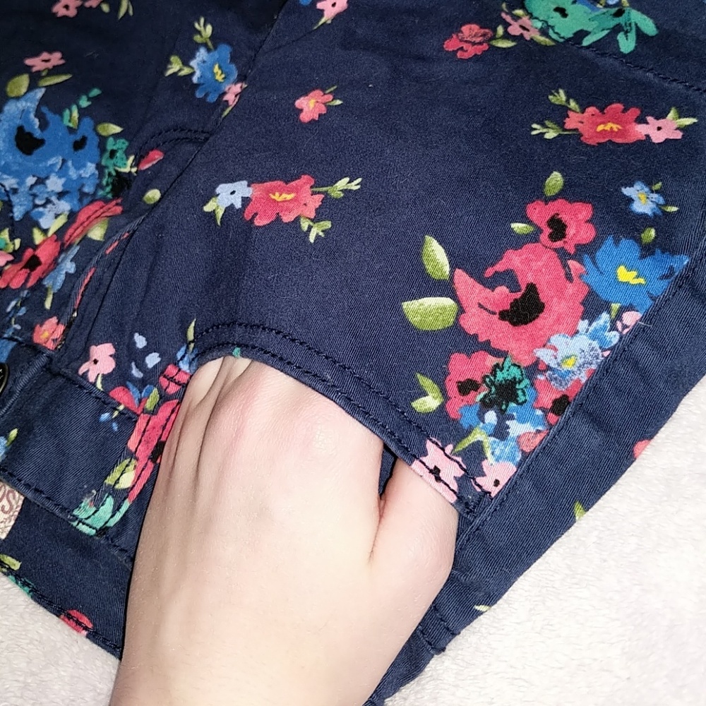 Floral Patterned Shorts - Picture 4 of 4
